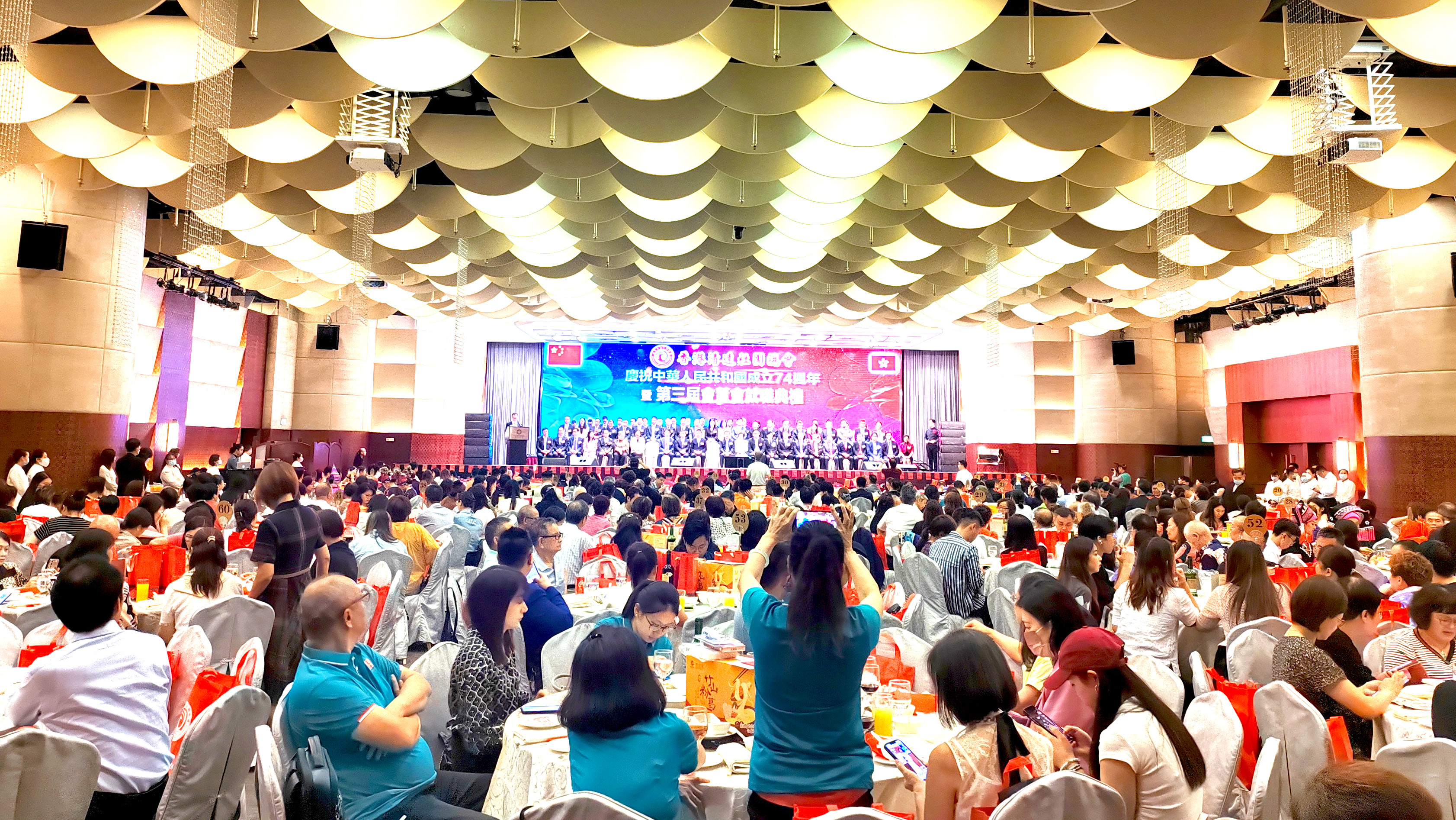 香港清远社团总会第三届会董会就职典礼仪式在香港举行