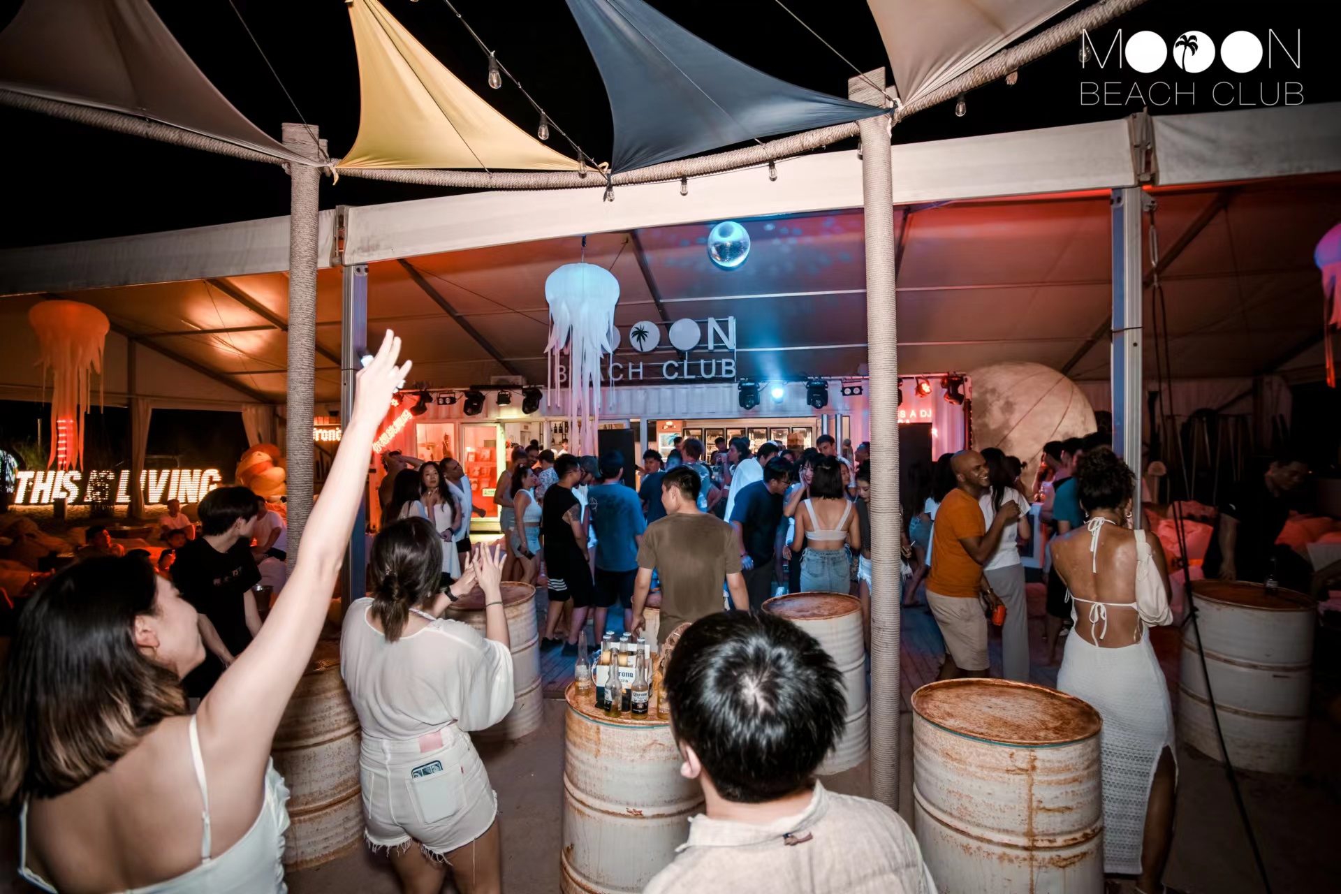 由深圳市天文台和西涌四号沙滩MOOON BEACH CLUB 联合举办的“2023寰宇心流甦醒记”艺术活动将于9月9日在美丽的西涌海岸与您准时相约