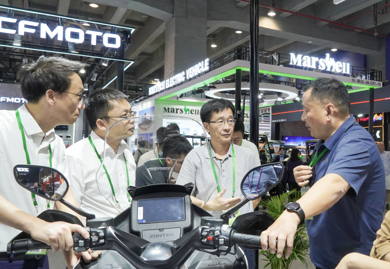 广东江门:广交会上“江海智造”亮相 展示中国制造实力