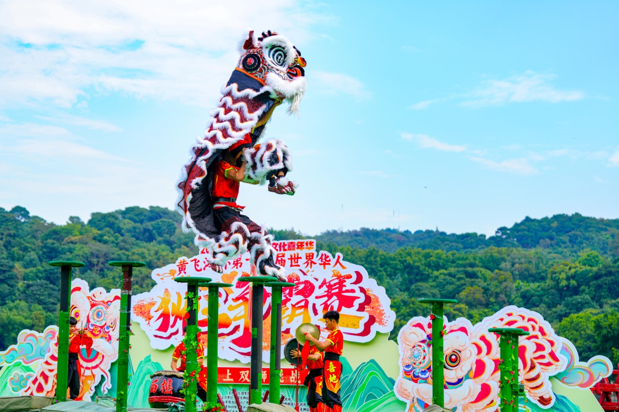 2023“黄飞鸿杯”第十六届世界华人狮王争霸赛在南海西樵山开锣