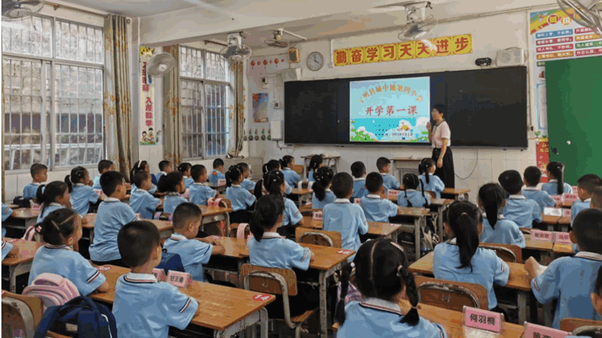 【新会宁明粤桂协作】赵金花老师与五年前的学生重逢　新会-宁明教育协作再谱新篇章