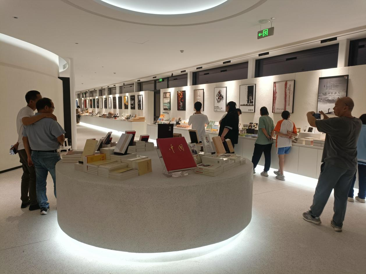 江门开平市塘口镇先锋天下粮仓书店开业，广东省首家先锋书店亮相