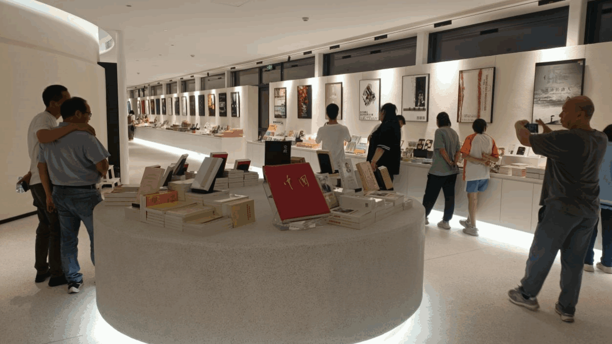 江门开平市塘口镇先锋天下粮仓书店开业，广东省首家先锋书店亮相