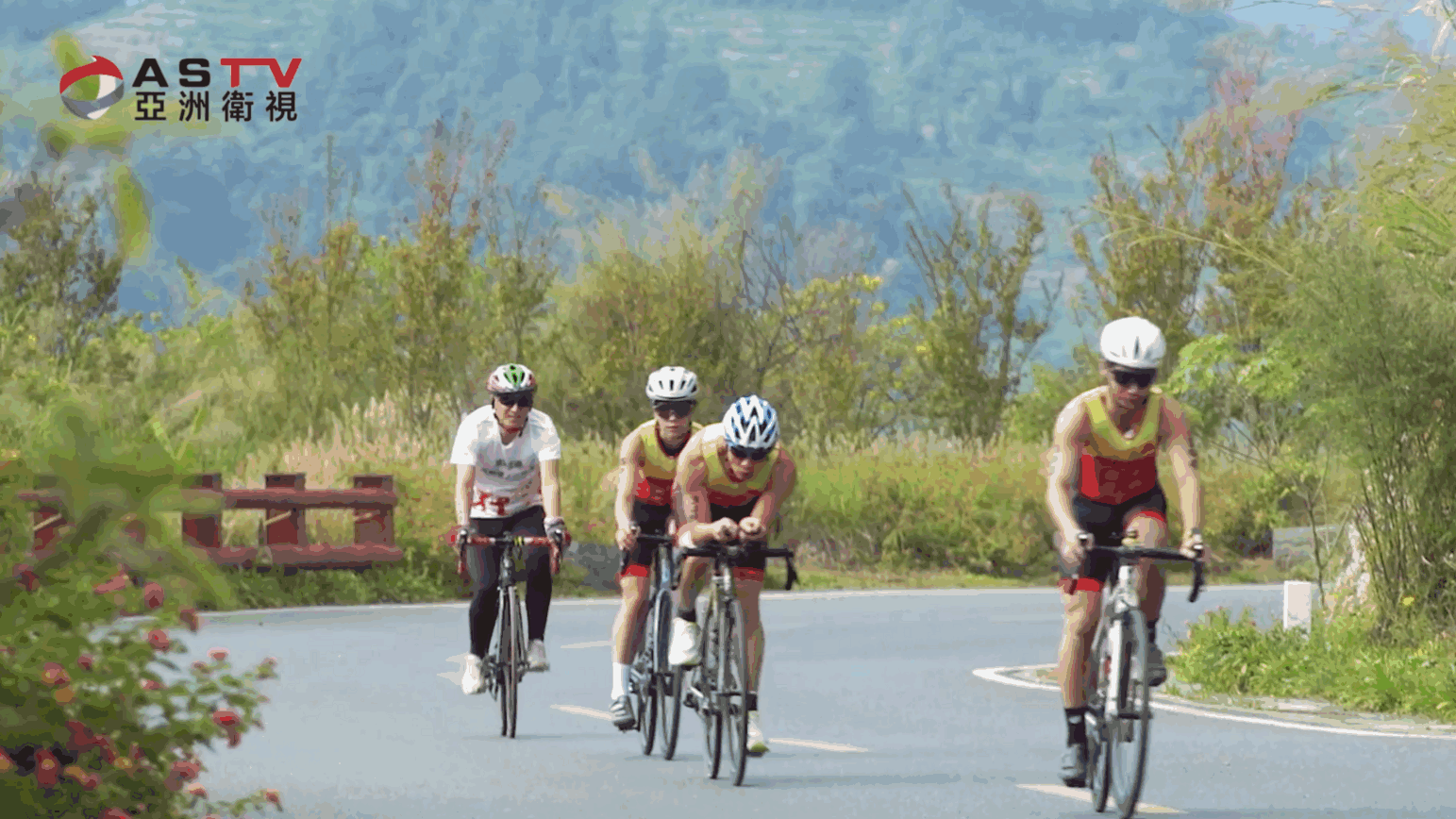 知心世界铁人村“开村了”！