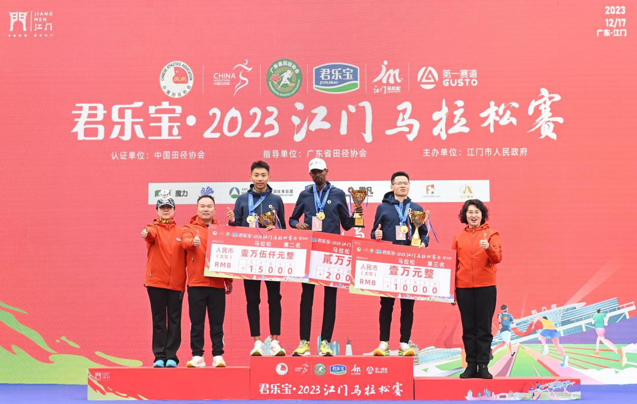 2023江门马拉松赛激情开跑!近2万名跑者参赛