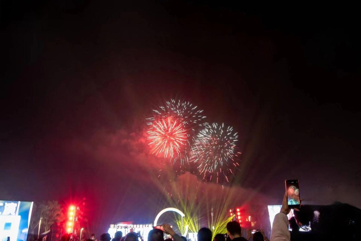 南海九江镇：源林投资有限公司特约跨年烟花音乐秀，开启2024