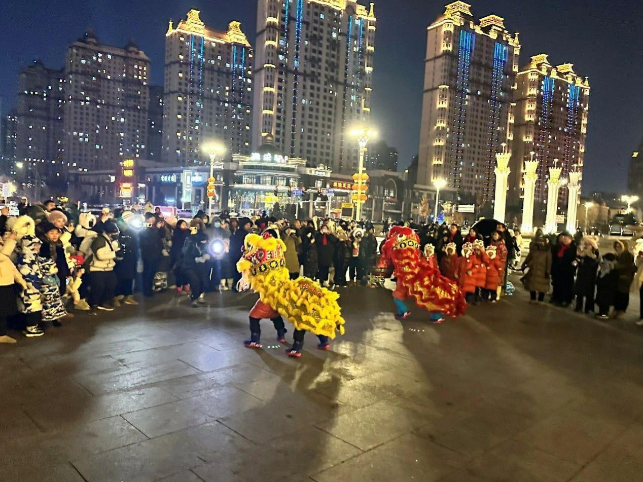 江门“小醒狮”在哈尔滨耍拳舞狮!新会“蔡李佛萌娃”隔空呐喊助威!