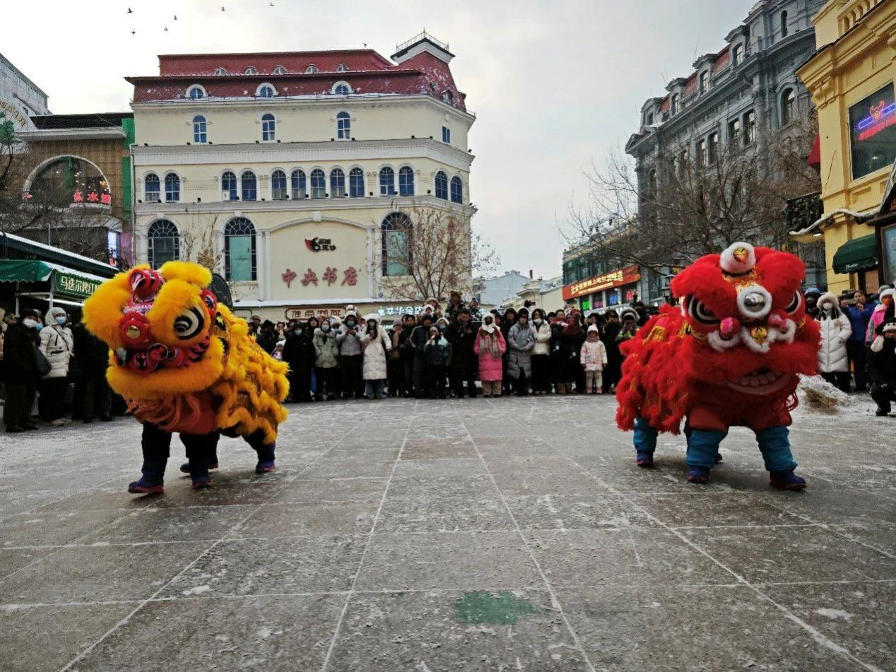 江门“小醒狮”在哈尔滨耍拳舞狮!新会“蔡李佛萌娃”隔空呐喊助威!