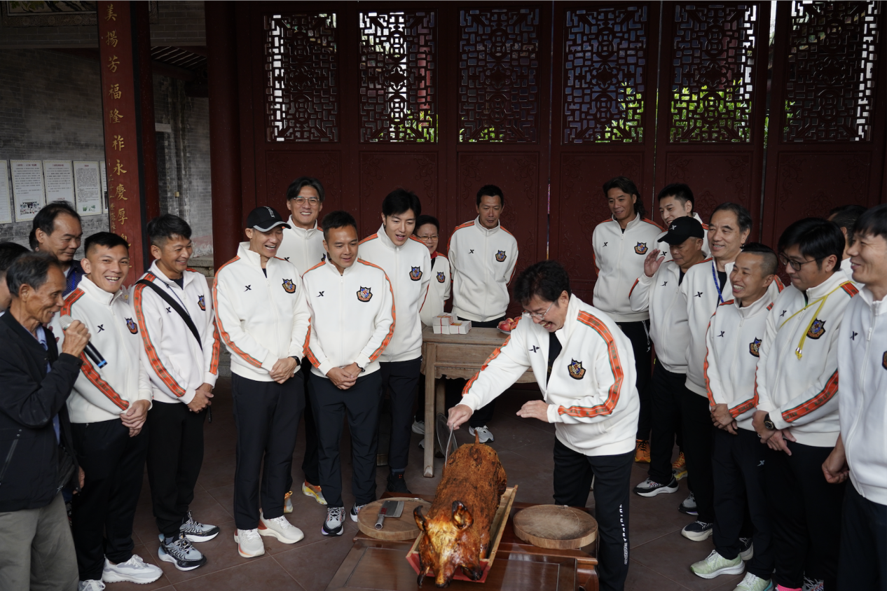 谭咏麟回江门新会寻根问祖