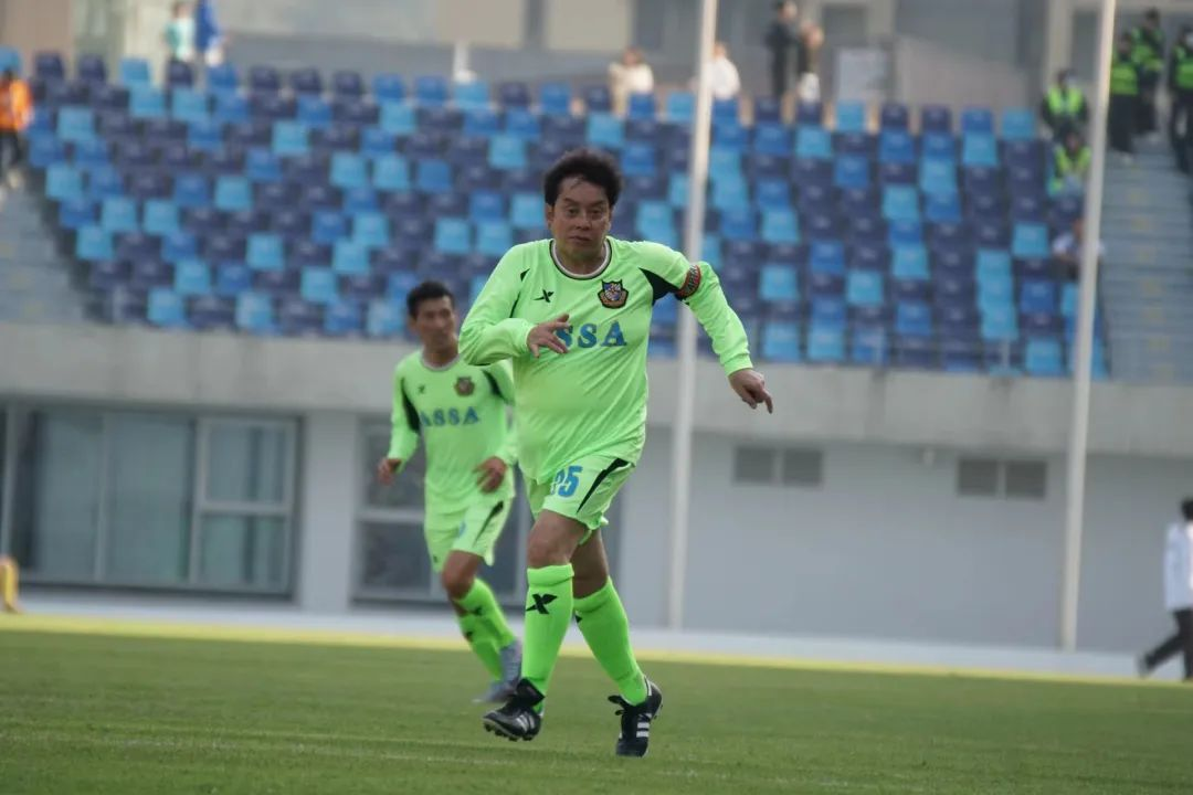 谭咏麟回江门新会寻根问祖