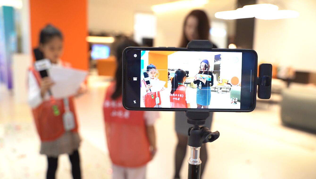 母亲节感恩之旅：《新闻小主播》小小摄制组感悟母爱，传递家庭温情