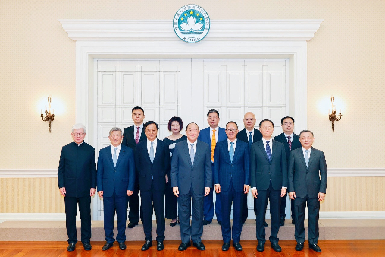 行政长官贺一诚会见亚布力中国企业家论坛理事会一行