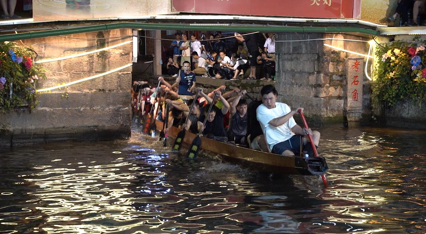 风雨无阻的龙船漂移训练现场，尽显佛山人坚韧不拔的精神