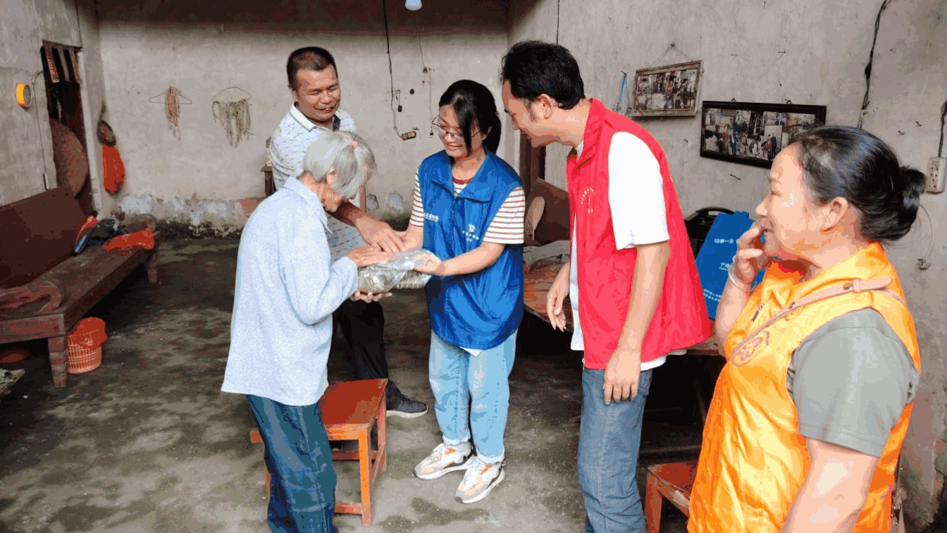 杏花“爱心粽”共建邻里情