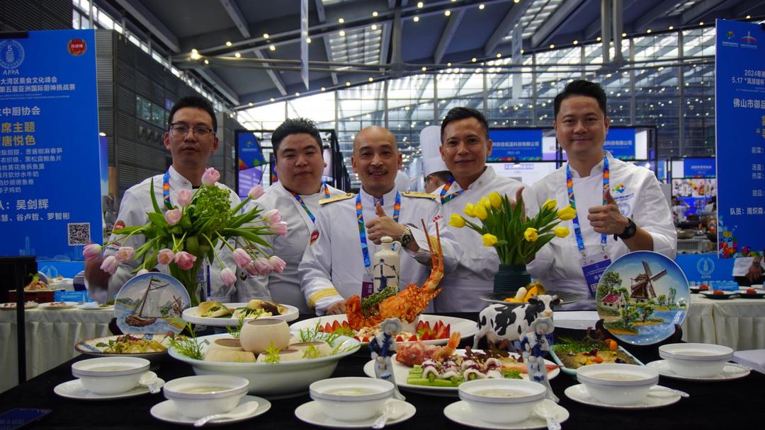 今日同饮庆功酒——荷兰中厨协会庆祝国际中餐大赛中斩获多金