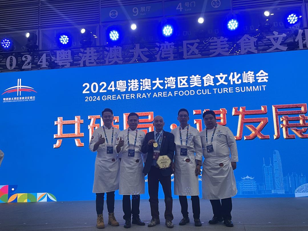 今日同饮庆功酒——荷兰中厨协会庆祝国际中餐大赛中斩获多金