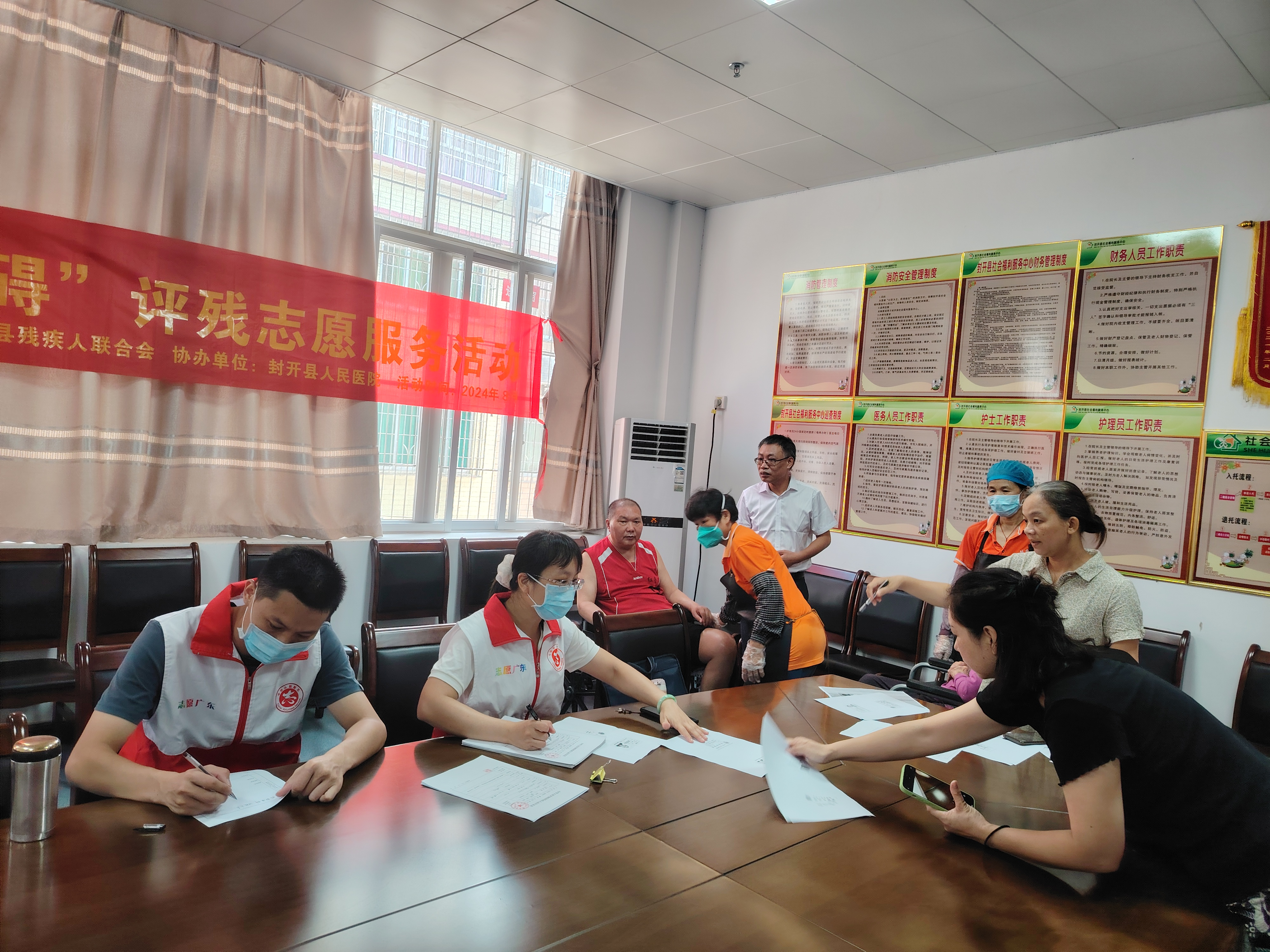 封开“情系养老院,爱心无障碍”为500余名群众提供入户办证服务