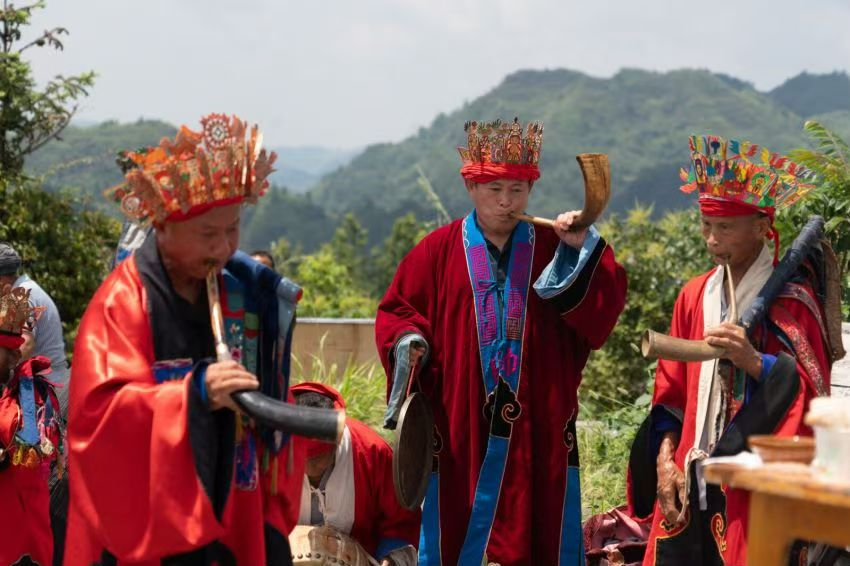 传承苗族文化、弘扬苗族精神—2024年“蚩尤坛与蚩尤祭”祭祀大典在湖南凤凰县山江镇隆重举办