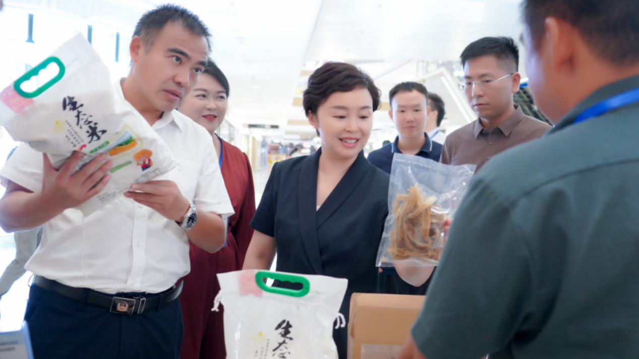 2024年鹤城区一刻钟便民生活节暨 “数商兴农”金秋消费季正式启动（上）