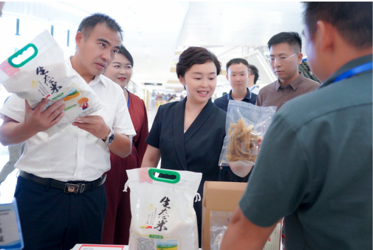 2024年鹤城区一刻钟便民生活节暨 “数商兴农”金秋消费季正式启动(上)