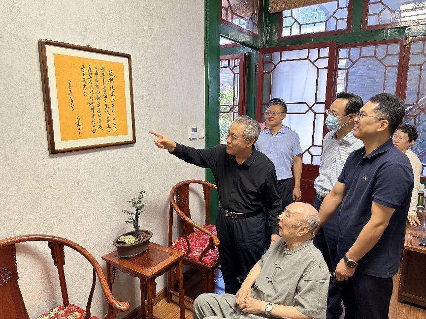 国医大师吴咸中院士参访中西汇通张锡纯纪念馆