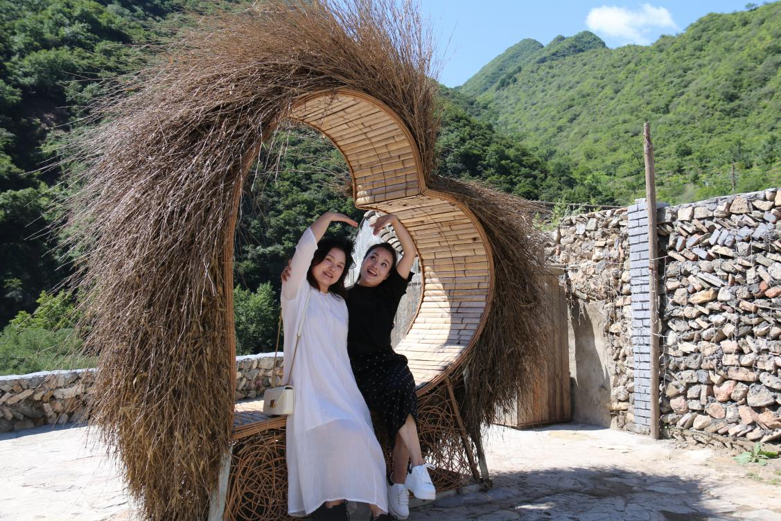 《姐妹共筑长城的音乐传奇》 一一2024国庆75华诞《情韵东江湖》在响水湖长城唱响