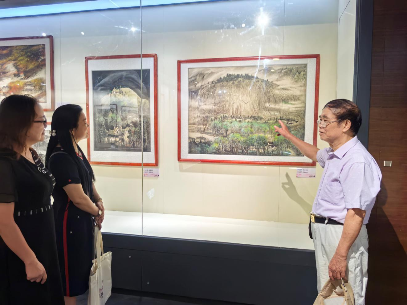 岭南古都举行“翰墨蕴香 山高水长——侯以方教授山水画作品捐赠展”