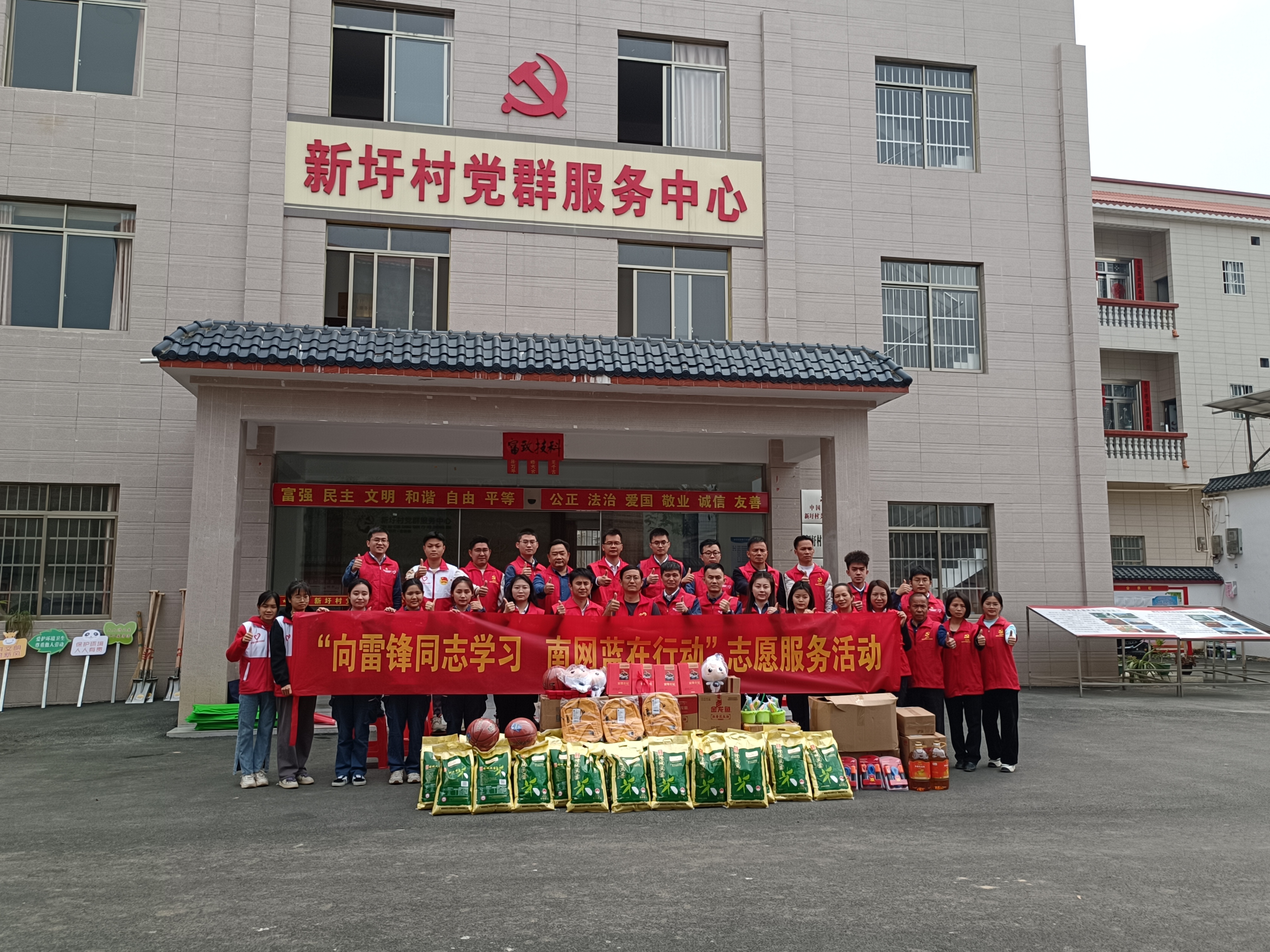 打造“五个一”特色便民服务平台,建设绿美新圩