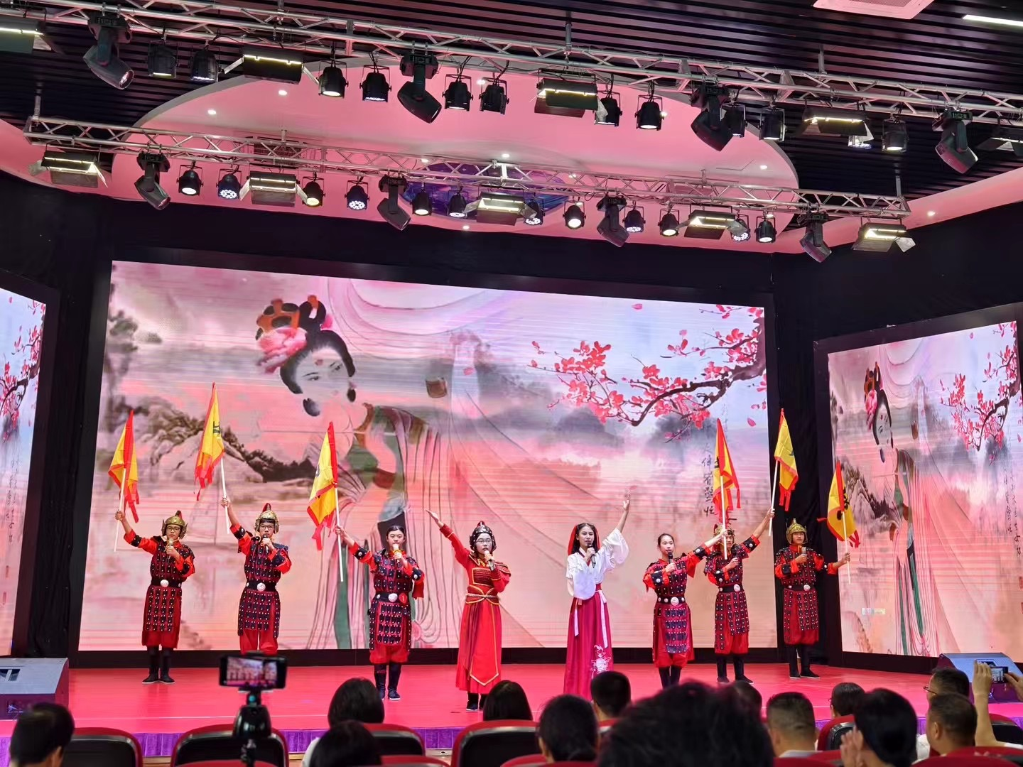 岭南古都举行首届“广信传粤韵 少年诵华诞”中小学生粤语朗诵比赛