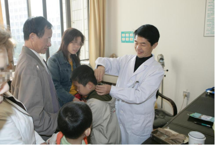 弘扬传承旴江医学千年薪火——记国家级名老中医谢强