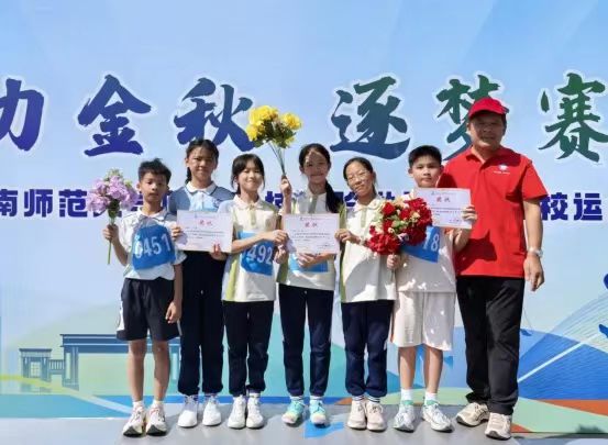全国竞赛冠军团队助力驻地学校运动会锁定精彩瞬间