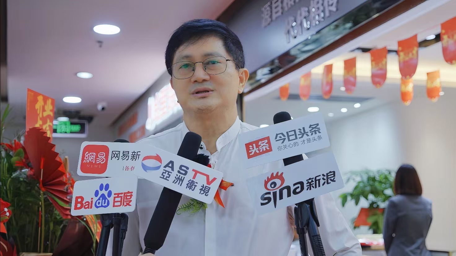 玉出东山与金里珠宝携手深圳开启和田玉文化新篇章