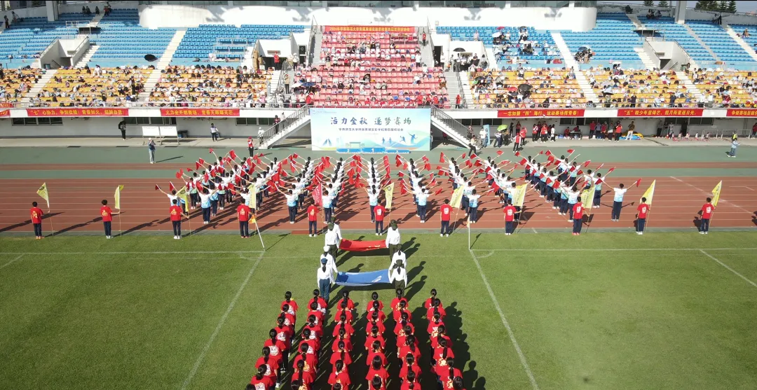 全国竞赛冠军团队助力驻地学校运动会锁定精彩瞬间