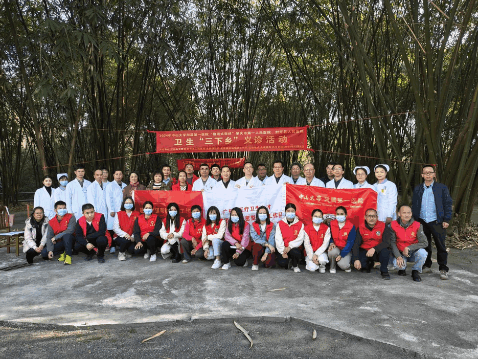 工作队携手省市专家“爱心义诊”到金装