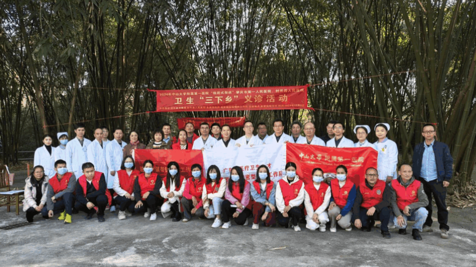 工作队携手省市专家“爱心义诊”到金装