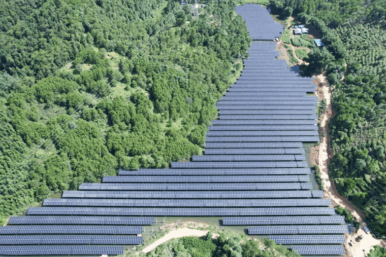 封开“三个推动”绿美光伏示范镇建设,助力“百千万工程”见实效