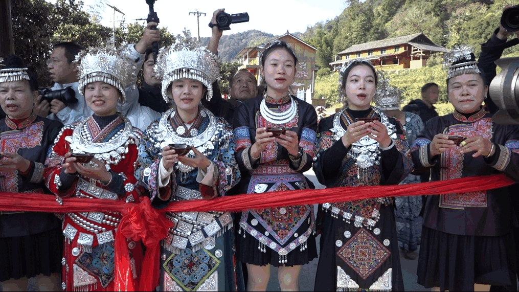 岩脚古村齐欢庆、侗族百姓过大年