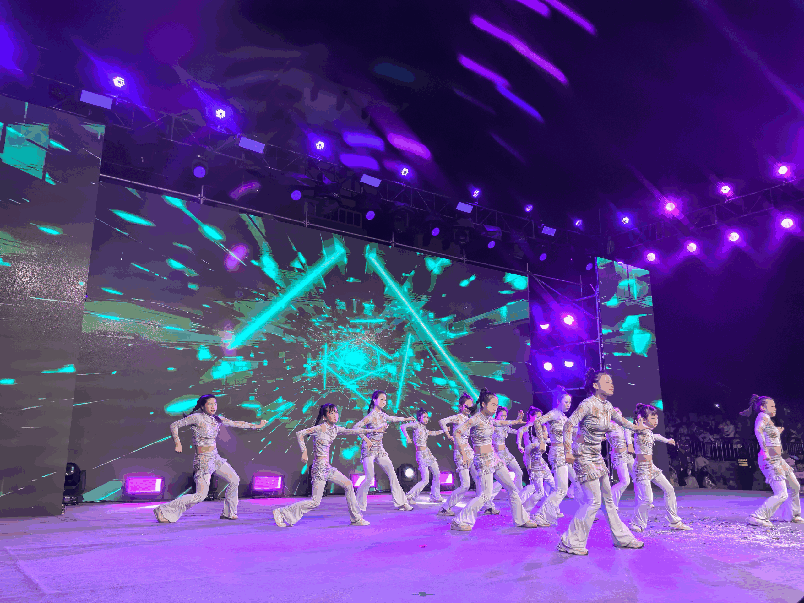 “粤语源 广府情”封开春晚展示岭南古都文化魅力