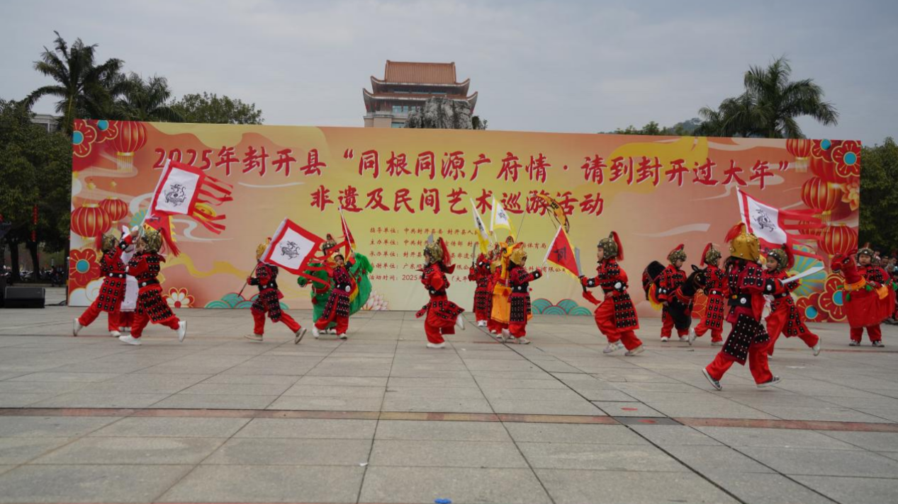 封开五马巡城舞走进幼儿园