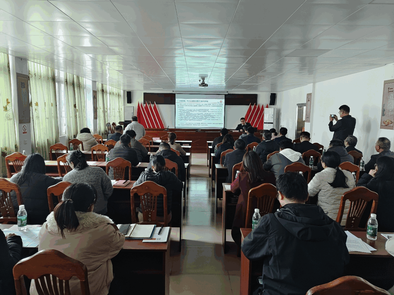 封开精准服务促发展、惠企政策送上门