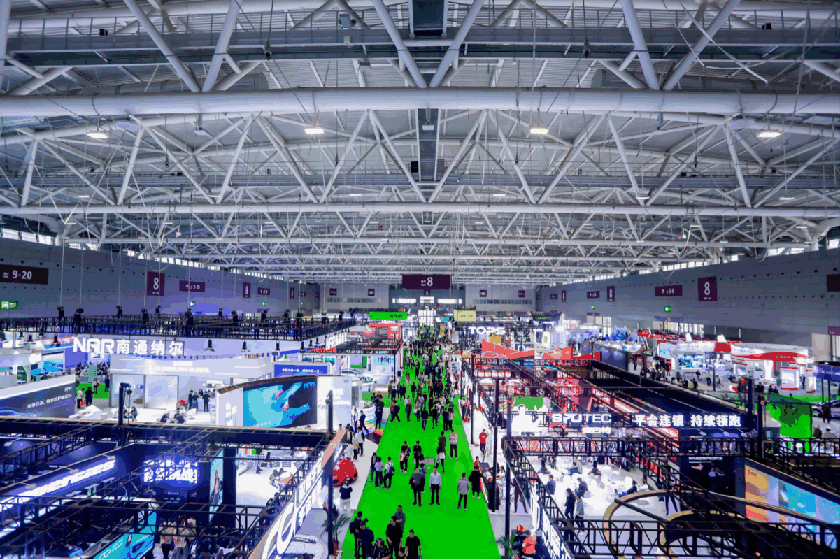 纳科达双核智造领跑 、深圳车展掀汽车膜革新浪潮