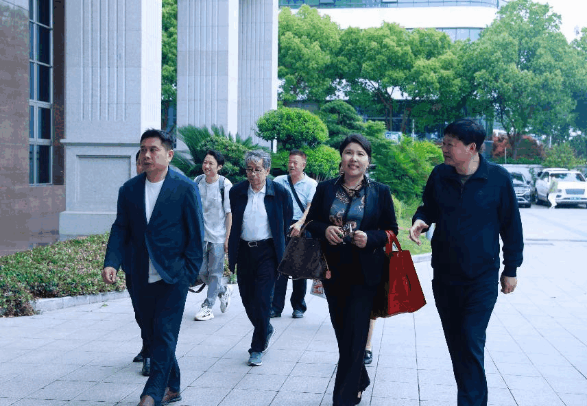 《东方魅力 城市形象栏目》传承家文化篇  传承宗亲文化 走访特色企业