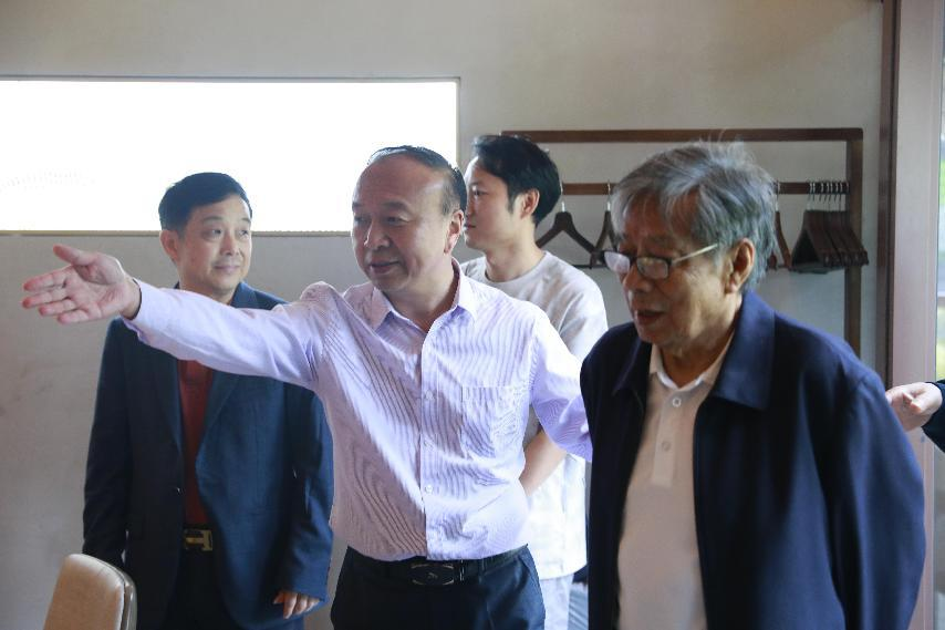 《东方魅力 城市形象栏目》传承家文化篇  传承宗亲文化 走访特色企业