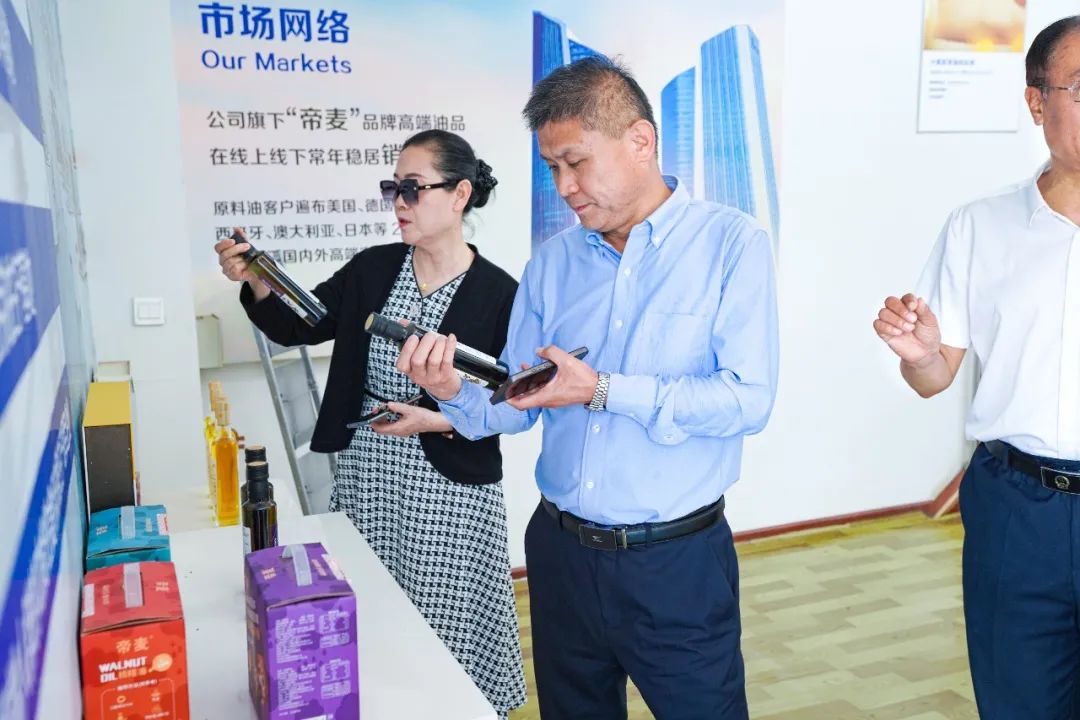 热烈欢迎中国食文化药食同源食品协会领导一行 莅临肽都集团参观考察