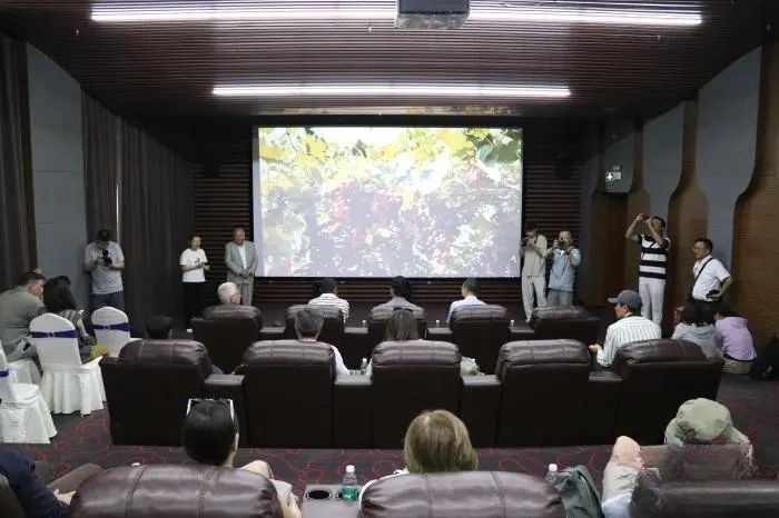 中国新疆—中亚媒体沙龙暨纪录片《葡萄情缘》分享会在吐鲁番举办