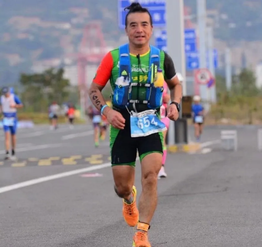 “鲲鹏径”铁人传奇之西大戒男-秦朝刚