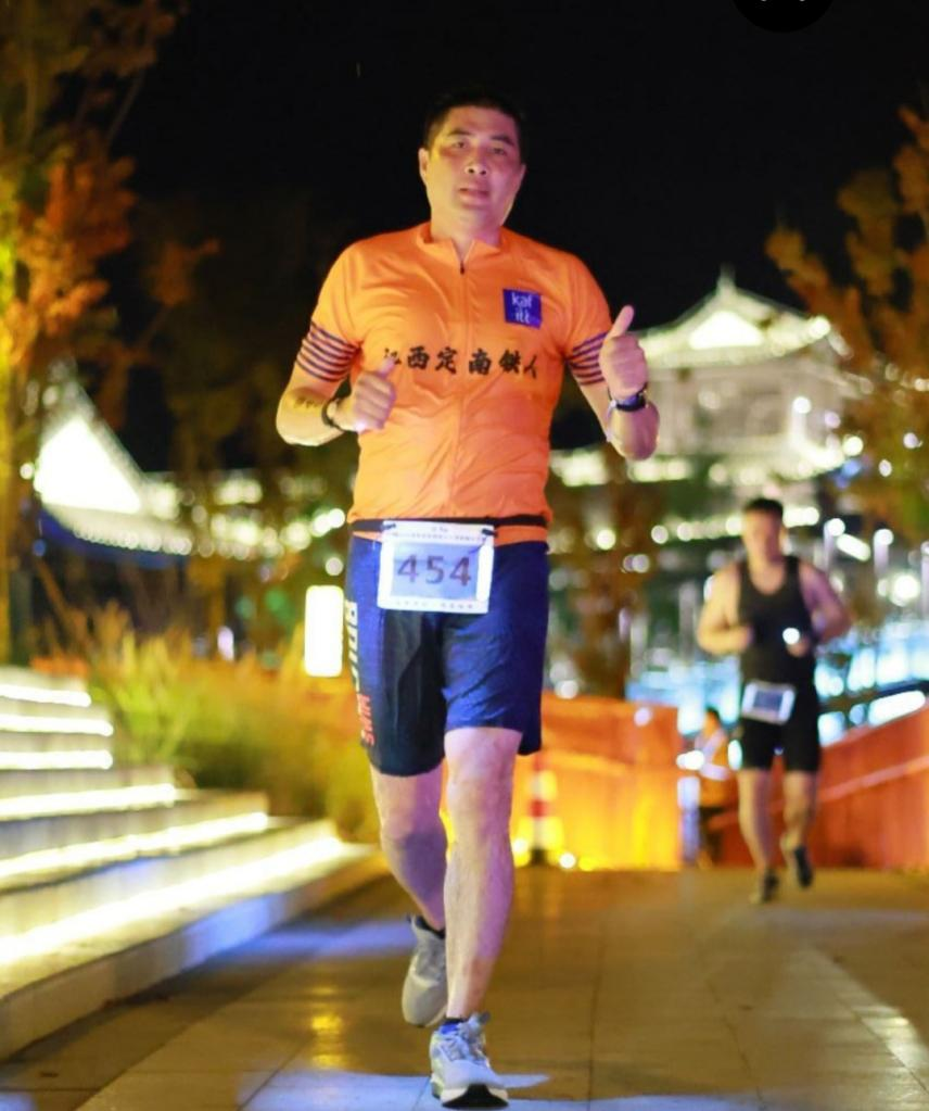 挑战黑夜，超越自我！定南夜间铁人陈曦！