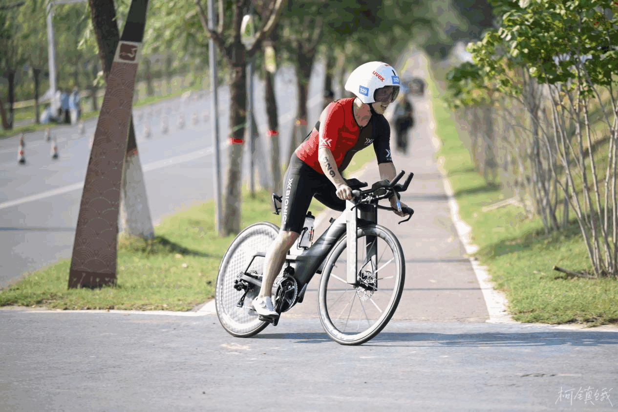 “鲲鹏径”全球铁人传奇之王鹏飞