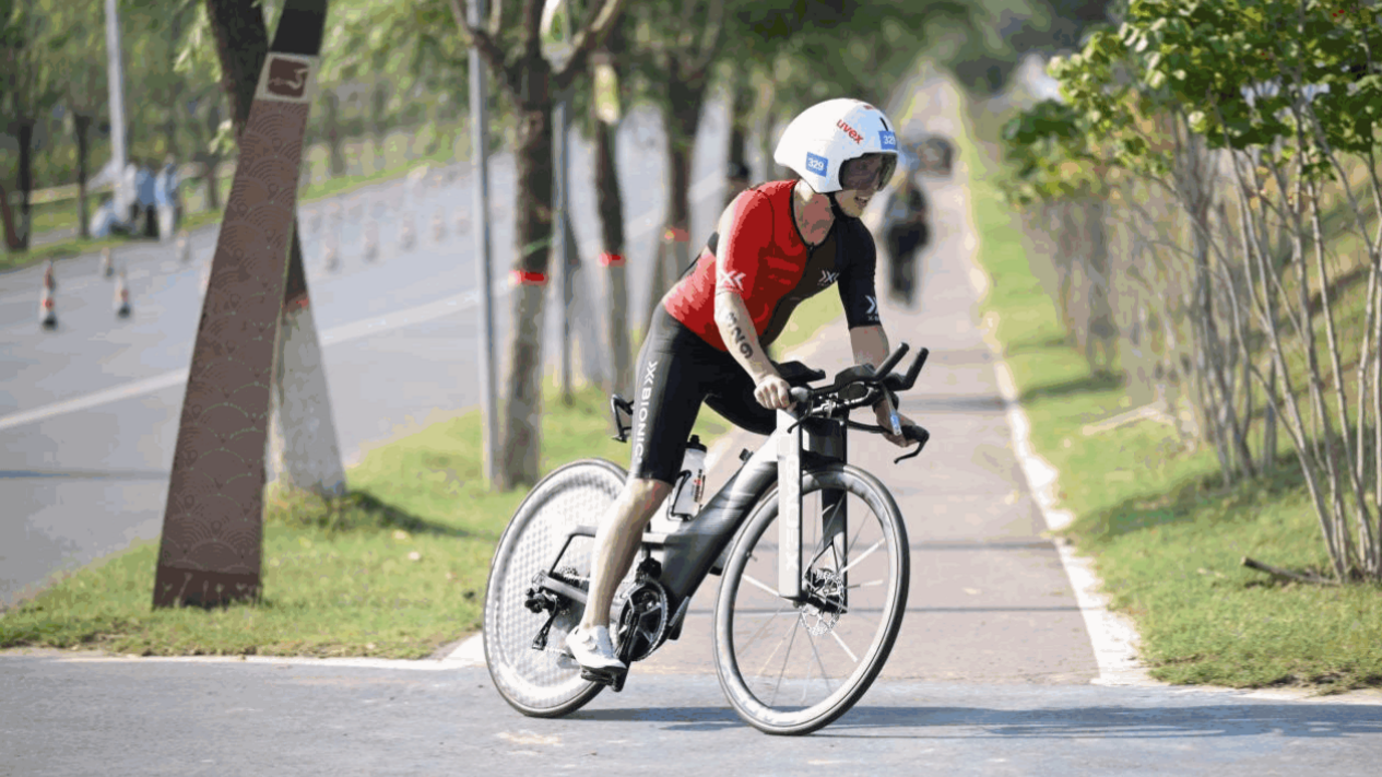 “鲲鹏径”全球铁人传奇之王鹏飞