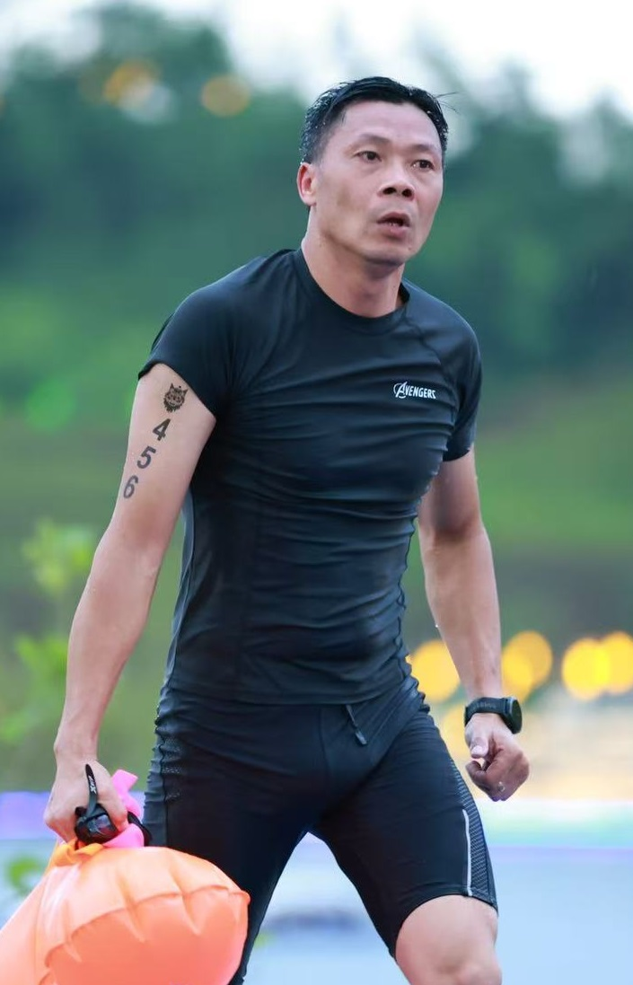 “鲲鹏径”全球铁人传奇之古荣华的蜕变人生—记定南县铁人三项运动协会会长古荣华的体育重生之路